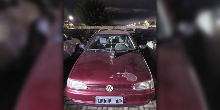 [VÍDEO] Carro furtado em Curitiba é recuperado pela ROTAM em Paranaguá