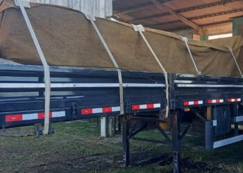 [VÍDEO] Carreta roubada no começo de julho na RMC é encontrada em Paranaguá