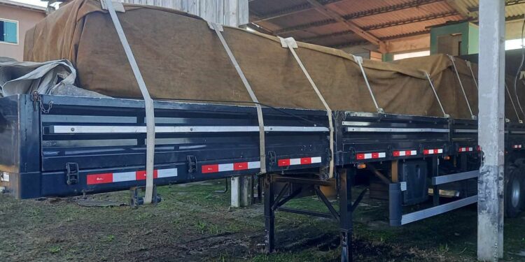 [VÍDEO] Carreta roubada no começo de julho na RMC é encontrada em Paranaguá