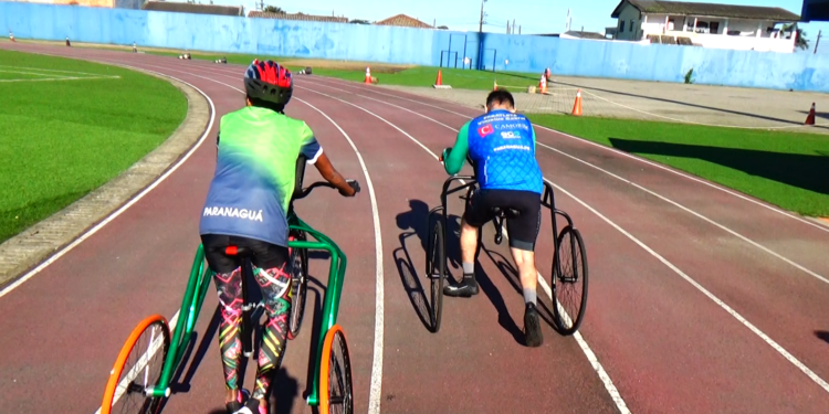 [VÍDEOS] Projeto Petrinha reabilita crianças e jovens com mobilidade reduzida nos membros inferiores
