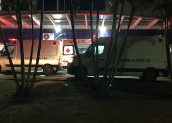 [VÍDEO]Rapaz é baleado na frente de um bar no Porto dos Padres