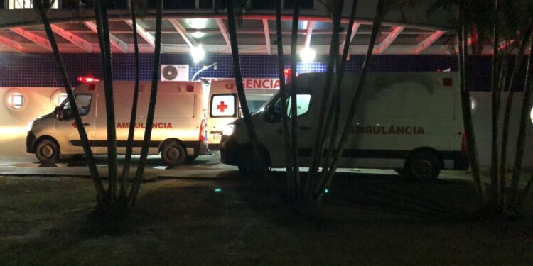 [VÍDEO]Rapaz é baleado na frente de um bar no Porto dos Padres