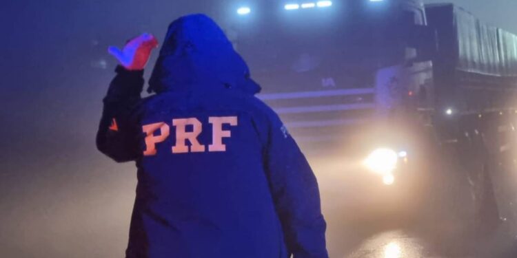 Baixa visibilidade: PRF alerta para segurança nas rodovias em dias de neblina