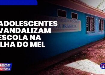 [VÍDEO] Adolescentes “invadem”, colocam fogo em lixeira e danificam equipamentos em escola na Ilha do Mel