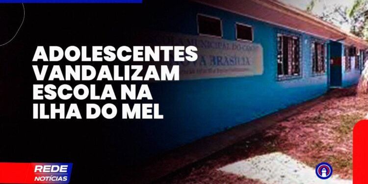 [VÍDEO] Adolescentes “invadem”, colocam fogo em lixeira e danificam equipamentos em escola na Ilha do Mel