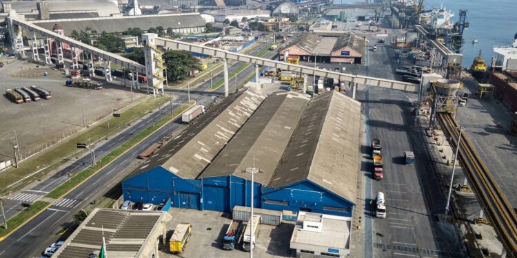 Há 67 anos Porto de Paranaguá conta com área exclusiva para cargas do Paraguai