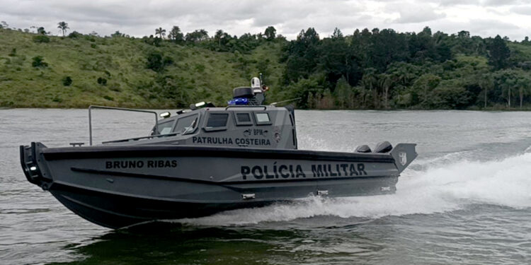 Blindada das águas: lancha resistente a fuzil e de visão termal reforça segurança no mar