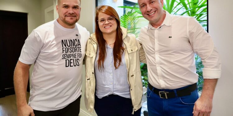 [VÍDEO] Camila Roque será pré-candidata a vice-prefeita na coligação “Paranaguá Segue em Frente”