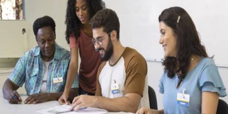 Vai atuar como mesário? Hoje, 30, é o último dia para pedir para votar na seção em que irá trabalhar