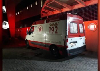 [VÍDEO] Mulher encontrada em poça de sangue em Paranaguá é encaminhada para o HRL