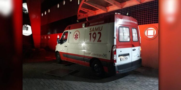 [VÍDEO] Mulher encontrada em poça de sangue em Paranaguá é encaminhada para o HRL