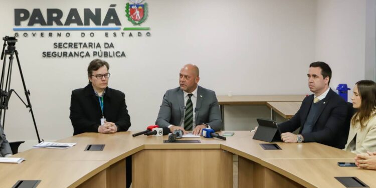 [VÍDEO] Paraná envia material genético das familias, que ajudarão na identificação das vítimas da tragédia