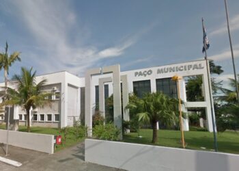 [VÍDEO] Prefeito de Matinhos é acionado na Justiça por ato de improbidade administrativa em ano eleitora