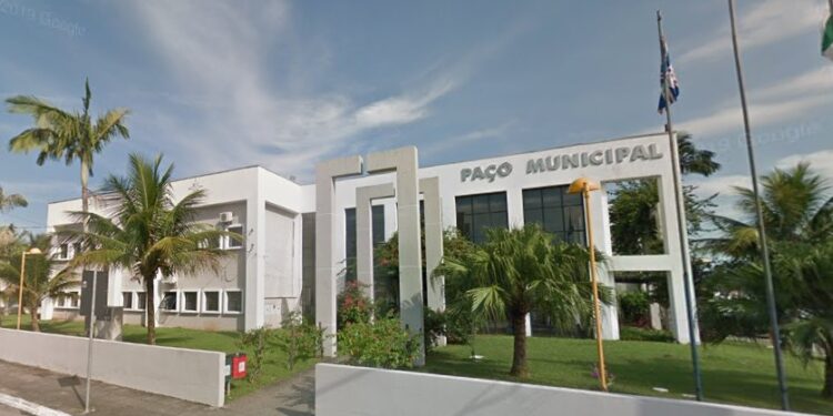 [VÍDEO] Prefeito de Matinhos é acionado na Justiça por ato de improbidade administrativa em ano eleitora