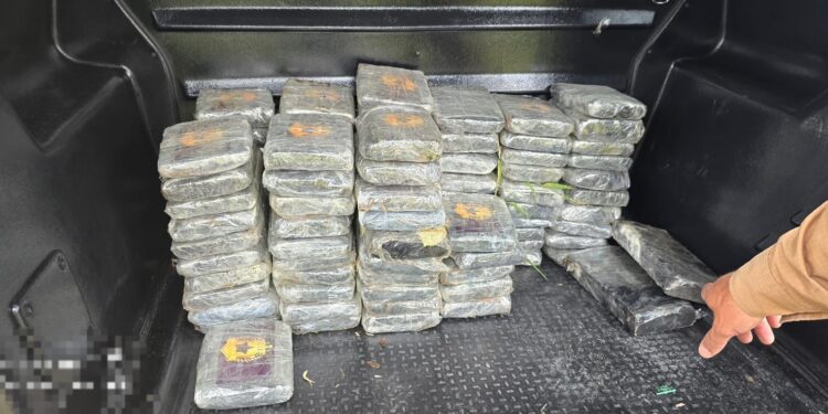 [VÍDEO] Tenente Szlanda, da Patrulha Costeira, trás detalhes sobre grande apreensão de cocaína em Paranaguá