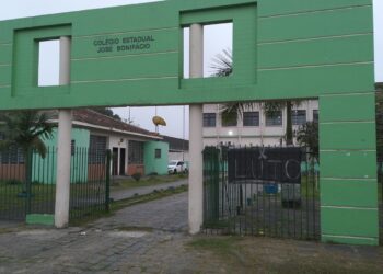 [VÍDEO] NRE emite nota sobre o falecimento de aluno em colégio de Paranaguá