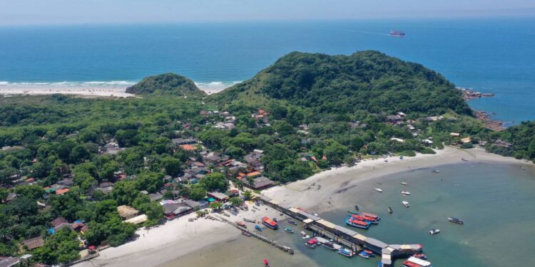 Ilha do Mel recebe novos medidores com a Rede Elétrica Inteligente da Copel