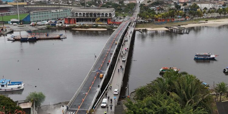 Governador inaugura ponte que liga Ilha dos Valadares ao centro de Paranaguá