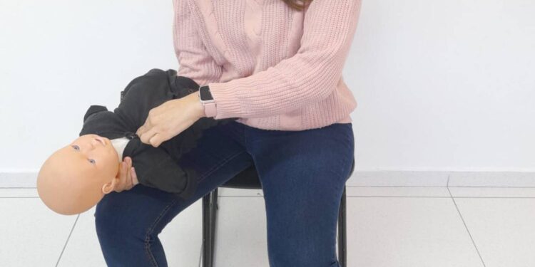 Com 1,5 mil casos no Samu em 2024, Saúde dá dicas sobre engasgos de bebês e crianças