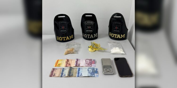 OPERAÇÃO BARREIRA: ROTAM encontra sacola com crack e cocaína no bairro Labra