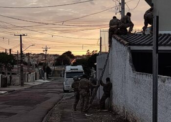 Mulher líder de facção criminosa que atua no litoral do estado é presa em Curitiba