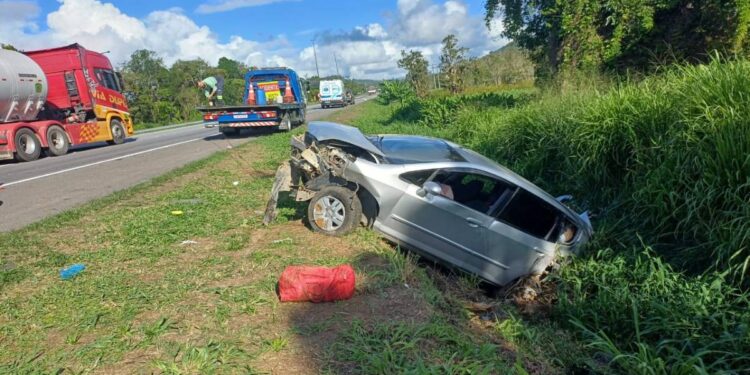 Duas pessoas ficam feridas em acidente na BR-277 em Morretes
