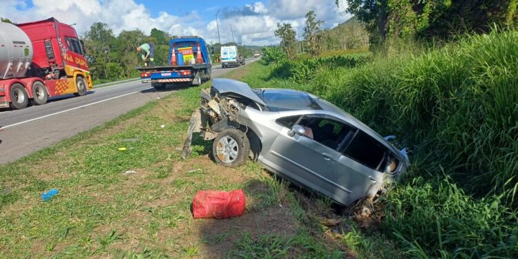Duas pessoas ficam feridas em acidente na BR-277 em Morretes