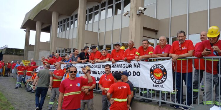 [VÍDEO] Trabalhadores Portuários Avulsos realizam paralisação no Porto Dom Pedro II