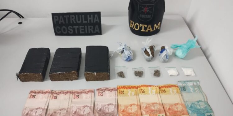 Ação conjunta apreende pedaços de maconha e porções de cocaína na Vila São Jorge