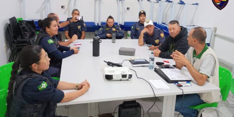 Agentes da GCM recebem treinamento para operação com drones em Paranaguá