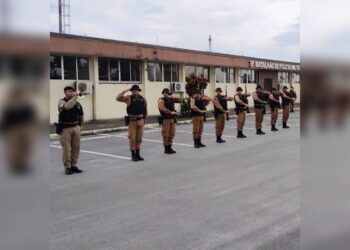 Comandante do 6º Comando Regional de Polícia Militar realiza visita de inspeção na sede da PM em Paranaguá
