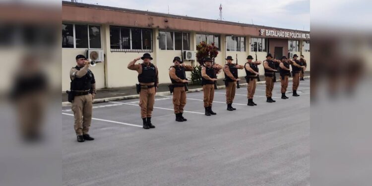 Comandante do 6º Comando Regional de Polícia Militar realiza visita de inspeção na sede da PM em Paranaguá