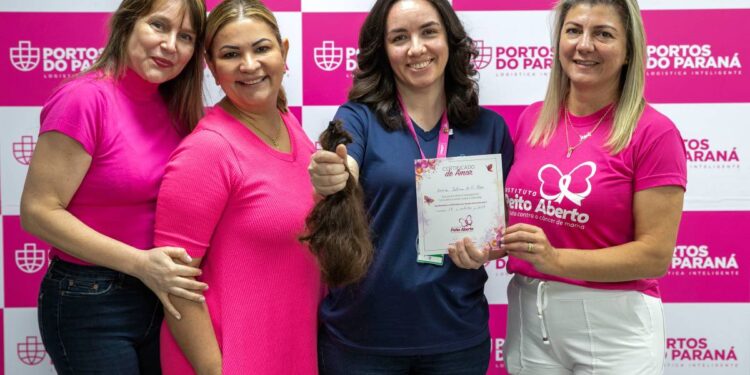 Portuários do Paraná doam cabelos para campanha Outubro Rosa
