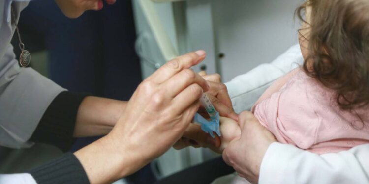 Na Semana da Criança, Saúde ressalta a vacinação como ato de amor e proteção