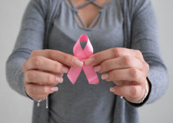 No Paraná Rosa, Estado alerta sobre a prevenção ao câncer e reforça investimentos no SUS