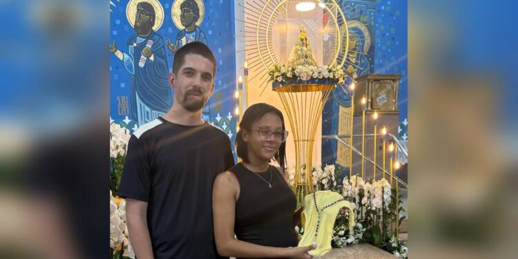 Jovem recebe o milagre da gestação e agradece a Mãe do Rocio