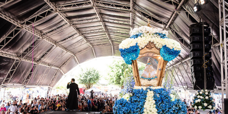Devotos celebram Nossa Senhora do Rocio em Missa Solene Campal