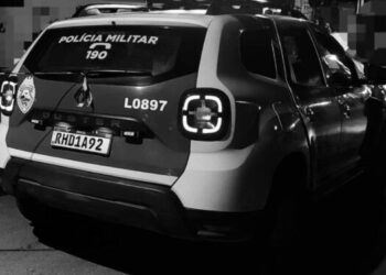 Carro furtado no bairro Leblon em Paranaguá