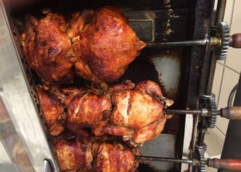 Criminoso armado com uma faca rouba frangos assados em Matinhos