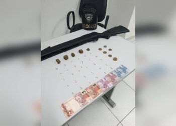 ROMU apreende drogas e espingarda de pressão durante patrulhamento de rotina no Beira Rio em Paranaguá