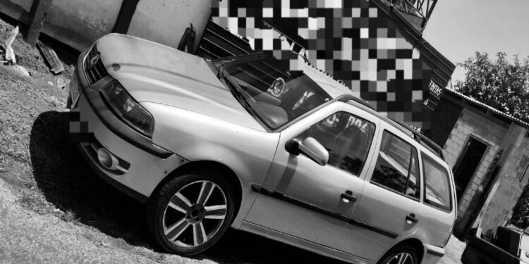 Dupla que furtou carro na região central de Paranaguá é flagrada pela PM carregando o equipamento de som do veículo