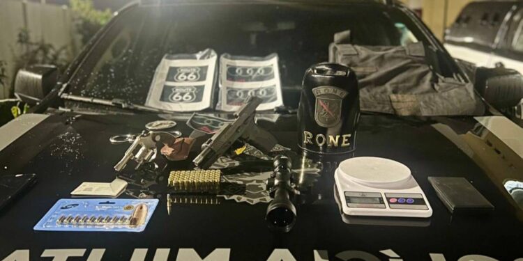 PM apreende armas, munições, colete balístico durante abordagem de rotina em Paranaguá