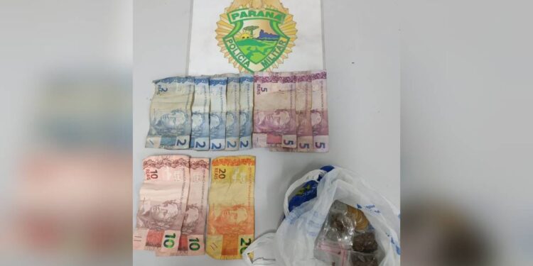 RPA flagra adolescente comercializando drogas na Vila dos Comerciários em Paranaguá
