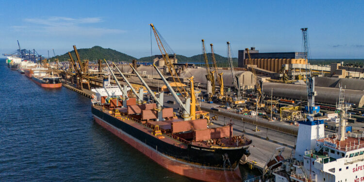 Movimentação nos portos do Paraná cresce 8% no acumulado de janeiro a outubro