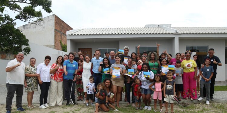 Pontal do Paraná celebrou 29 anos com entrega de casas populares a famílias em vulnerabilidade