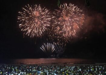 Litoral do Paraná vai celebrar a virada do ano com fogos de baixo ruído; confira a programação das cidades