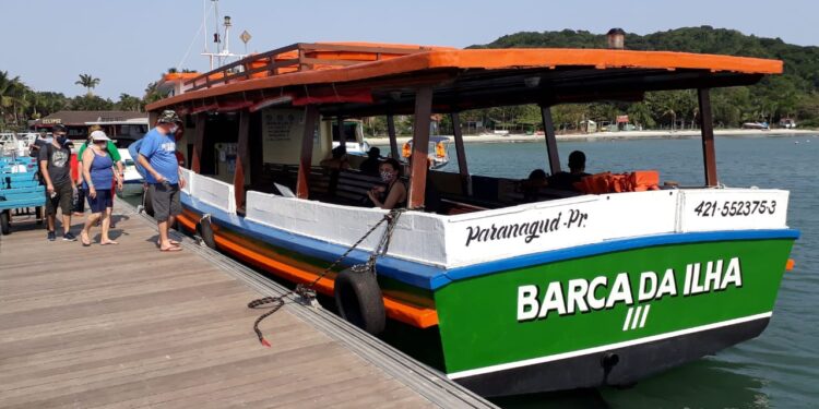 Ilha do Mel terá mais horários de travessia durante a temporada: Abaline prepara reforço para receber 50 mil turistas