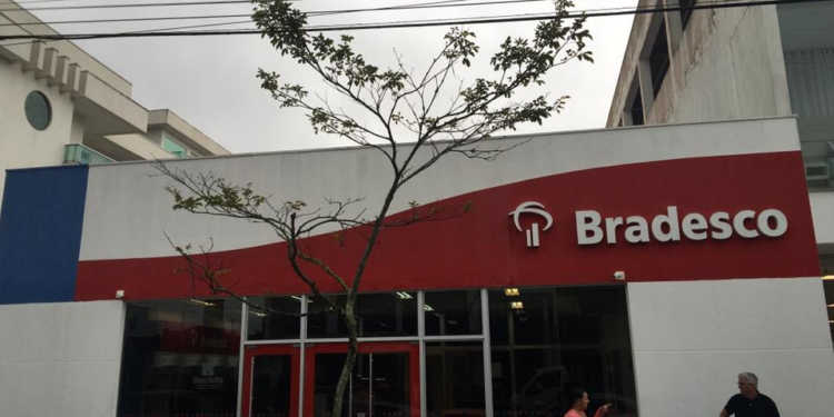 Esquema de estelionato em Guaratuba leva servidora pública e gerente bancária à prisão