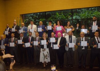 Adriano Ramos e vereadores eleitos são diplomados, dando início a um novo ciclo político em Paranaguá