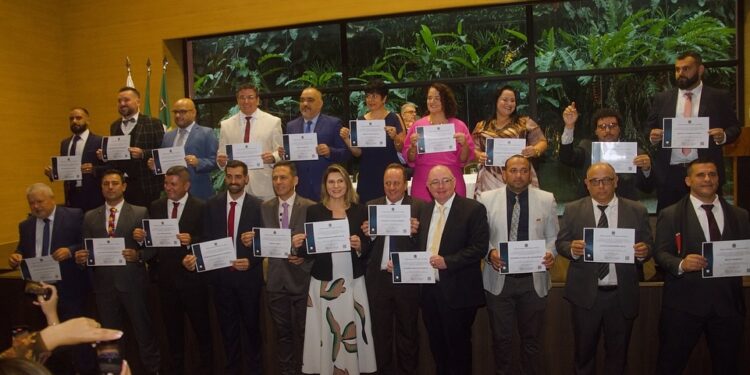 Adriano Ramos e vereadores eleitos são diplomados, dando início a um novo ciclo político em Paranaguá